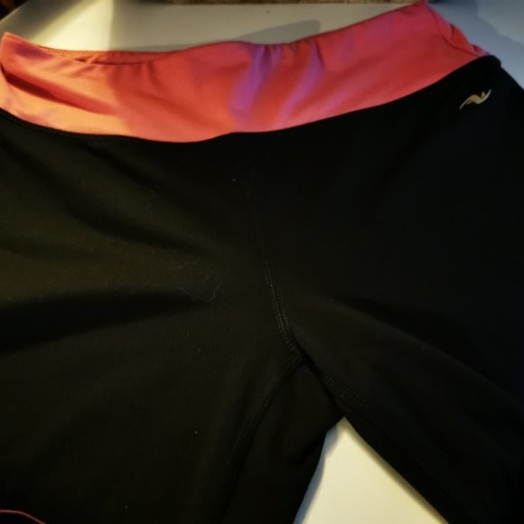 Athletic leggings - Picture 2 of 3